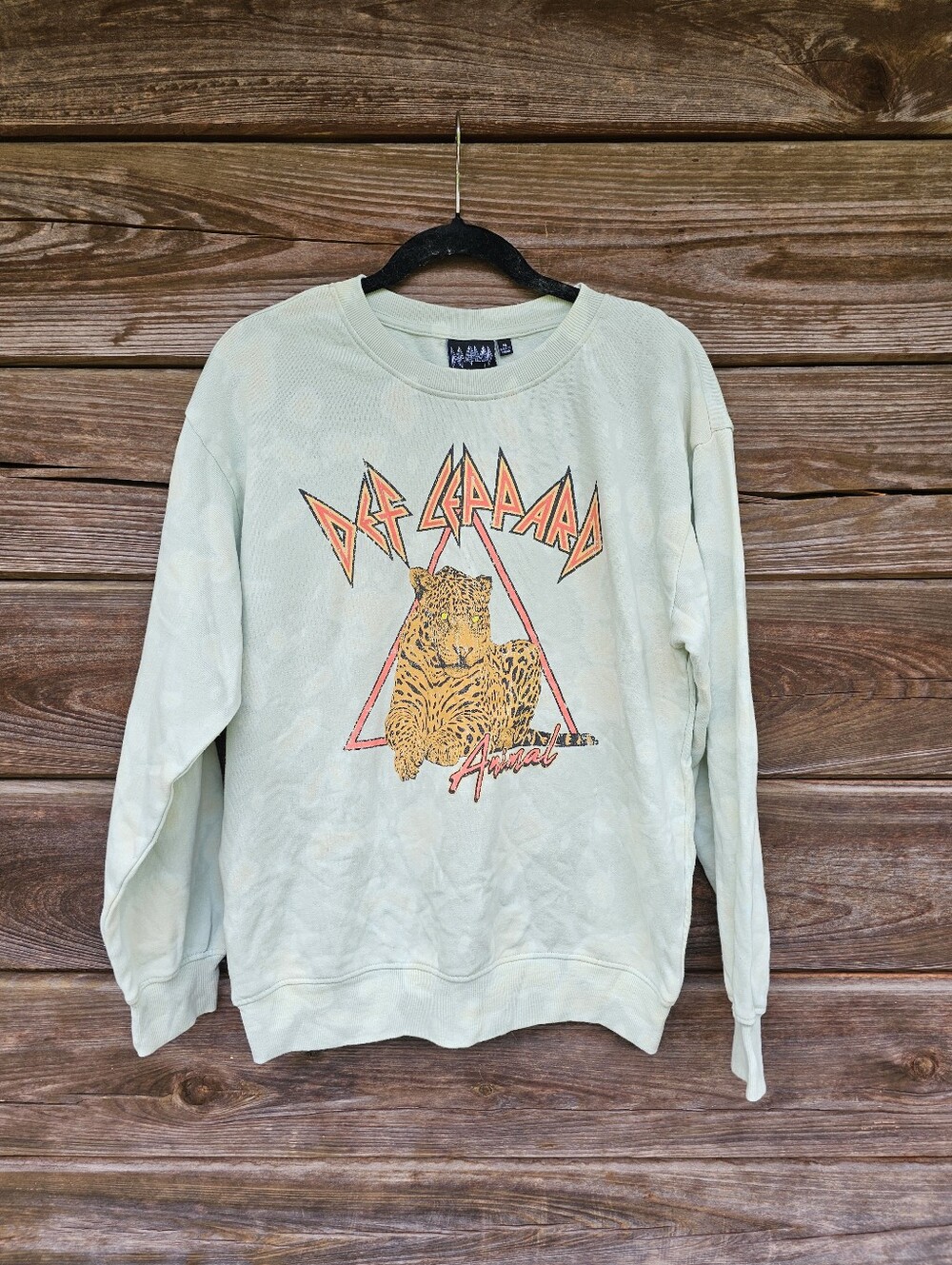 NWT Def Leppard Animal Graphic Sweatshirt Medium Sage Green Rock Band Crewneck